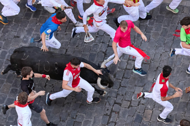 Primer encierro de San Fermín 2026 en el tramo de Telefónica.