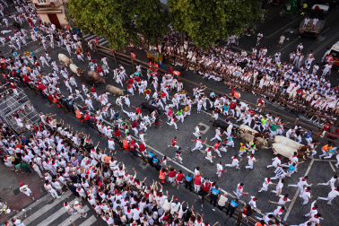 Primer encierro de San Fermín 2026 en el tramo de Telefónica.