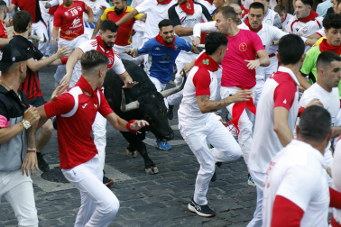 Primer encierro de San Fermín 2026 al final de la Estafeta.