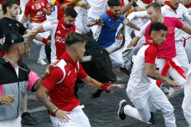 Primer encierro de San Fermín 2026 al final de la Estafeta.