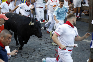 Primer encierro de San Fermín 2026 al final de la Estafeta.