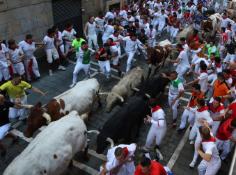 Primer encierro de San Fermín 2026 en la Estafeta.