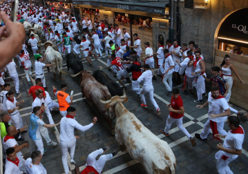 Primer encierro de San Fermín 2026 en la Estafeta.