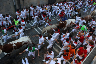 Primer encierro de San Fermín 2026 en la Estafeta.