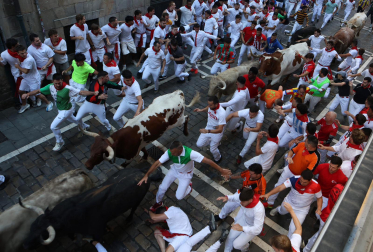 Primer encierro de San Fermín 2026 en la Estafeta.