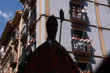 Foto de la Procesión de San Fermín en el casco viejo.