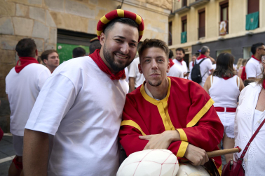 Fotos de la salida de la Comparsa de Gigantes y Cabezudos este 7 de julio de San Fermín 2026
