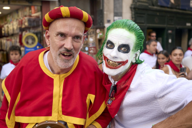 Fotos de la salida de la Comparsa de Gigantes y Cabezudos este 7 de julio de San Fermín 2026