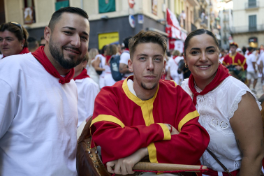 Fotos de la salida de la Comparsa de Gigantes y Cabezudos este 7 de julio de San Fermín 2026