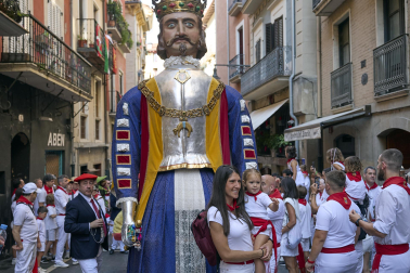 Fotos de la salida de la Comparsa de Gigantes y Cabezudos este 7 de julio de San Fermín 2026