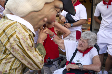 Fotos de la salida de la Comparsa de Gigantes y Cabezudos este 7 de julio de San Fermín 2026