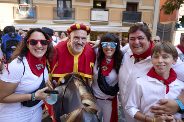 Fotos de la salida de la Comparsa de Gigantes y Cabezudos este 7 de julio de San Fermín 2026