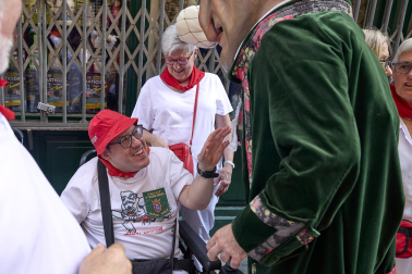 Fotos de la salida de la Comparsa de Gigantes y Cabezudos este 7 de julio de San Fermín 2026
