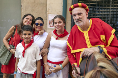 Fotos de la salida de la Comparsa de Gigantes y Cabezudos este 7 de julio de San Fermín 2026