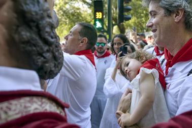 Fotos de la salida de la Comparsa de Gigantes y Cabezudos este 7 de julio de San Fermín 2026