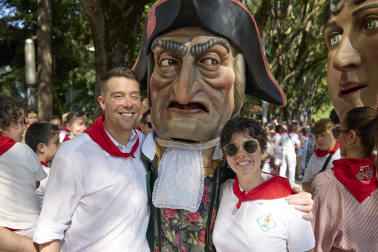 Fotos de la salida de la Comparsa de Gigantes y Cabezudos este 7 de julio de San Fermín 2026
