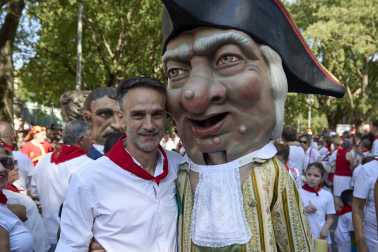 Fotos de la salida de la Comparsa de Gigantes y Cabezudos este 7 de julio de San Fermín 2026
