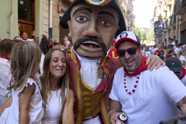 Fotos de la salida de la Comparsa de Gigantes y Cabezudos este 7 de julio de San Fermín 2026