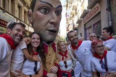 Fotos de la salida de la Comparsa de Gigantes y Cabezudos este 7 de julio de San Fermín 2026