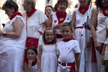 Fotos de la salida de la Comparsa de Gigantes y Cabezudos este 7 de julio de San Fermín 2026