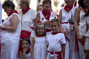 Fotos de la salida de la Comparsa de Gigantes y Cabezudos este 7 de julio de San Fermín 2026