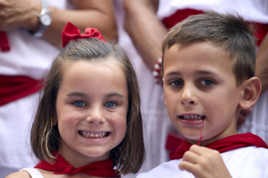 Fotos de la salida de la Comparsa de Gigantes y Cabezudos este 7 de julio de San Fermín 2026