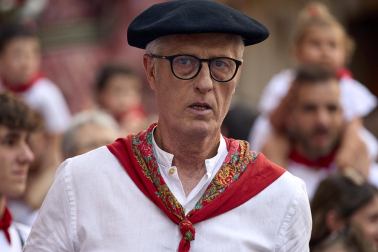 Fotos de la salida de la Comparsa de Gigantes y Cabezudos este 7 de julio de San Fermín 2026