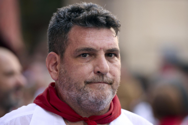 Fotos de la salida de la Comparsa de Gigantes y Cabezudos este 7 de julio de San Fermín 2026