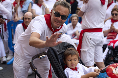 Fotos de la salida de la Comparsa de Gigantes y Cabezudos este 7 de julio de San Fermín 2026
