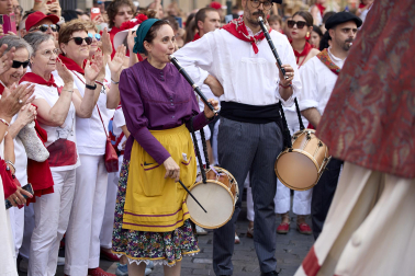 Fotos de la salida de la Comparsa de Gigantes y Cabezudos este 7 de julio de San Fermín 2026