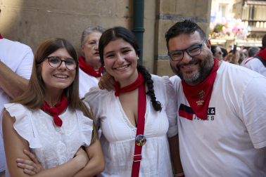 Fotos de la salida de la Comparsa de Gigantes y Cabezudos este 7 de julio de San Fermín 2026