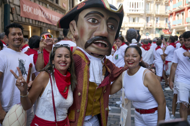 Fotos de la salida de la Comparsa de Gigantes y Cabezudos este 7 de julio de San Fermín 2026