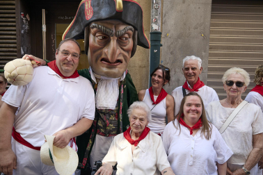 Fotos de la salida de la Comparsa de Gigantes y Cabezudos este 7 de julio de San Fermín 2026