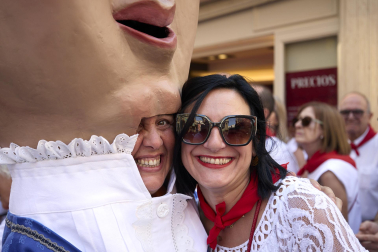 Fotos de la salida de la Comparsa de Gigantes y Cabezudos este 7 de julio de San Fermín 2026