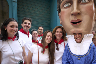 Fotos de la salida de la Comparsa de Gigantes y Cabezudos este 7 de julio de San Fermín 2026