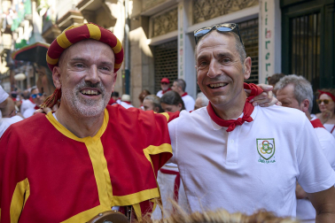 Fotos de la salida de la Comparsa de Gigantes y Cabezudos este 7 de julio de San Fermín 2026