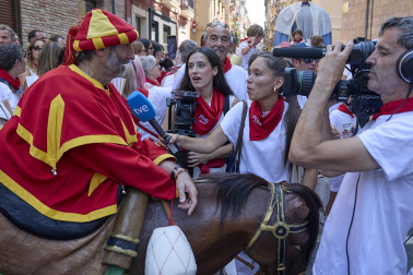 Fotos de la salida de la Comparsa de Gigantes y Cabezudos este 7 de julio de San Fermín 2026