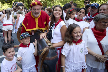 Fotos de la salida de la Comparsa de Gigantes y Cabezudos este 7 de julio de San Fermín 2026