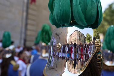 Fotos de la salida de la Comparsa de Gigantes y Cabezudos este 7 de julio de San Fermín 2026
