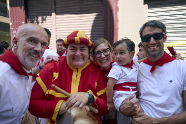 Fotos de la salida de la Comparsa de Gigantes y Cabezudos este 7 de julio de San Fermín 2026