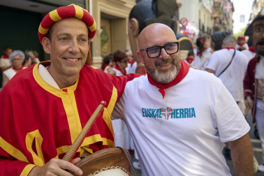 Fotos de la salida de la Comparsa de Gigantes y Cabezudos este 7 de julio de San Fermín 2026