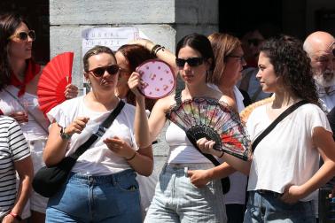Fotos de la Ezpatadantza durante las fiestas de Lesaka 2026