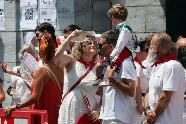 Fotos de la Ezpatadantza durante las fiestas de Lesaka 2026