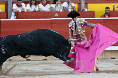 Fotos de la corrida del 7 de julio de la Feria del Toro 2026 con morlacos de Fuente Ymbro para los diestros Daniel Luque, Víctor Hernández y Aarón Palacio