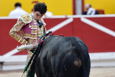 Fotos de la corrida del 7 de julio de la Feria del Toro 2026 con morlacos de Fuente Ymbro para los diestros Daniel Luque, Víctor Hernández y Aarón Palacio