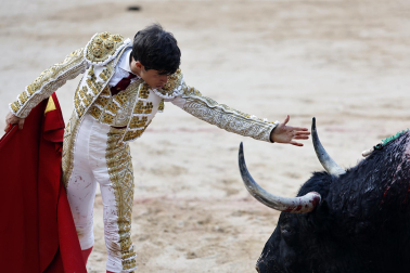 Fotos de la corrida del 7 de julio de la Feria del Toro 2026 con morlacos de Fuente Ymbro para los diestros Daniel Luque, Víctor Hernández y Aarón Palacio