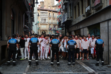 Segundo encierro de San Fermín 2026 en la calle Mercaderes.