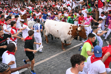 Segundo encierro de San Fermín 2026 en la zona de Telefónica.