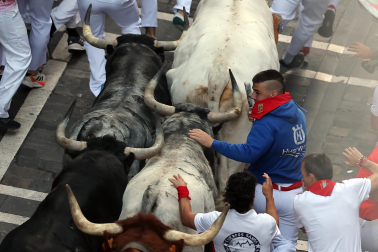 Segundo encierro de San Fermín 2026 con toros de Cebada Gago.