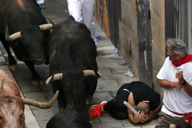 Segundo encierro de San Fermín 2026 con toros de Cebada Gago.